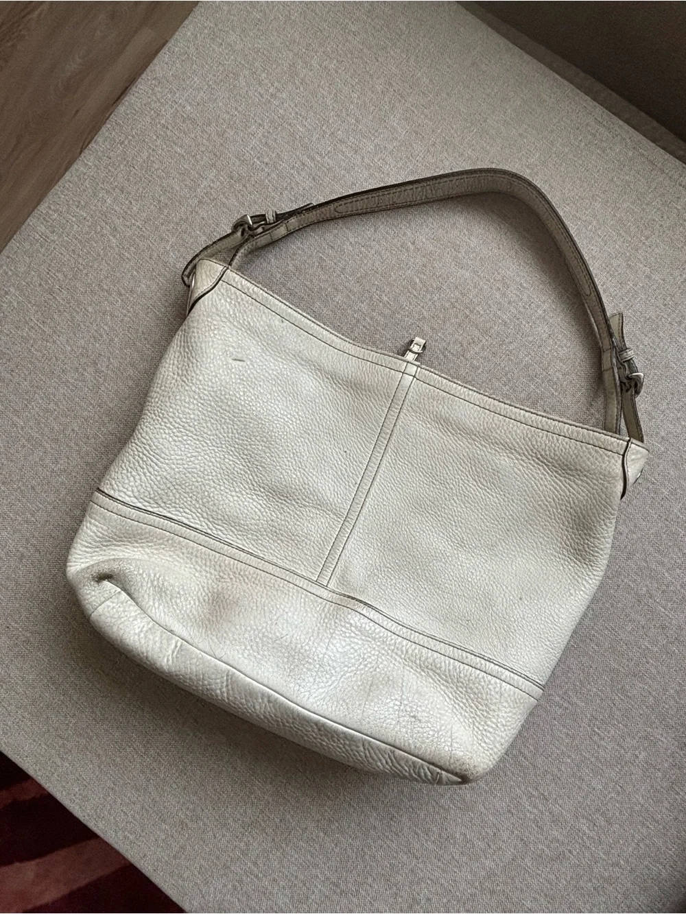 2005 Coach Cream Leather Shoulder Bag/hobo style